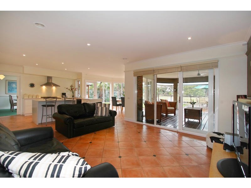 37 Higgins Close, Dingley Village VIC 3172