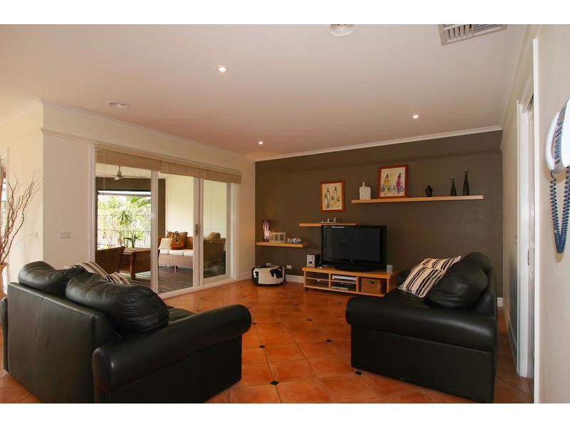 37 Higgins Close, Dingley Village VIC 3172