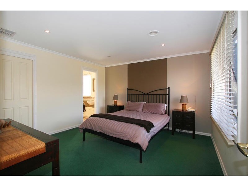 37 Higgins Close, Dingley Village VIC 3172