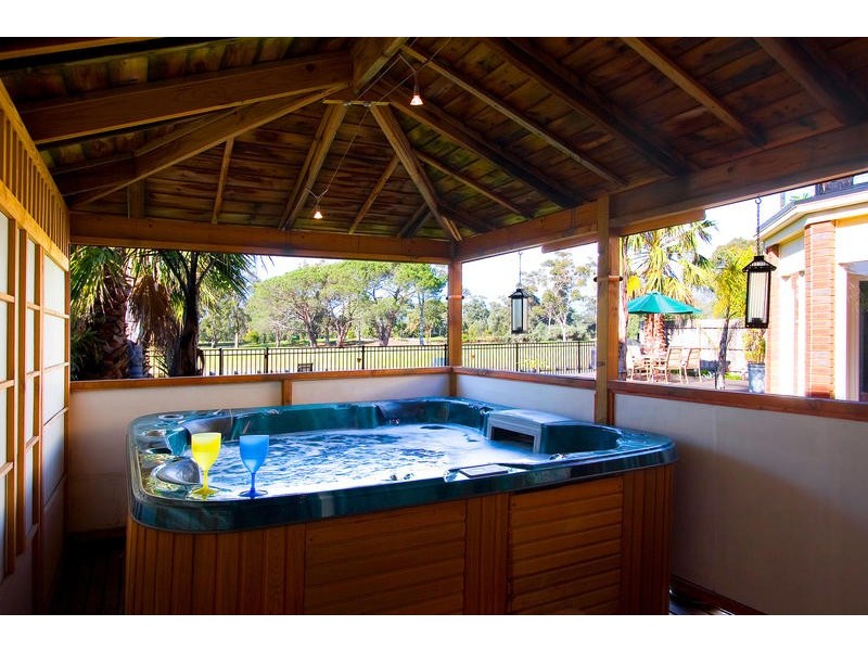 37 Higgins Close, Dingley Village VIC 3172