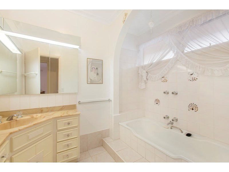 11 Jannali Drive, Dingley Village VIC 3172