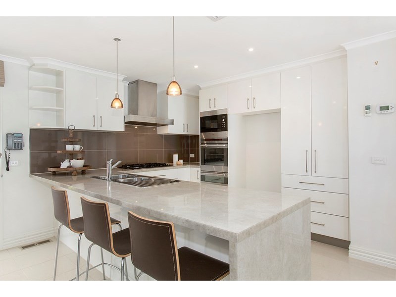 6 Sarose Court, Dingley Village VIC 3172