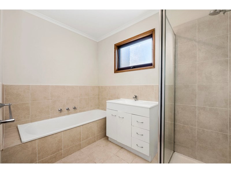 16 Oakwood Drive, Keysborough VIC 3173