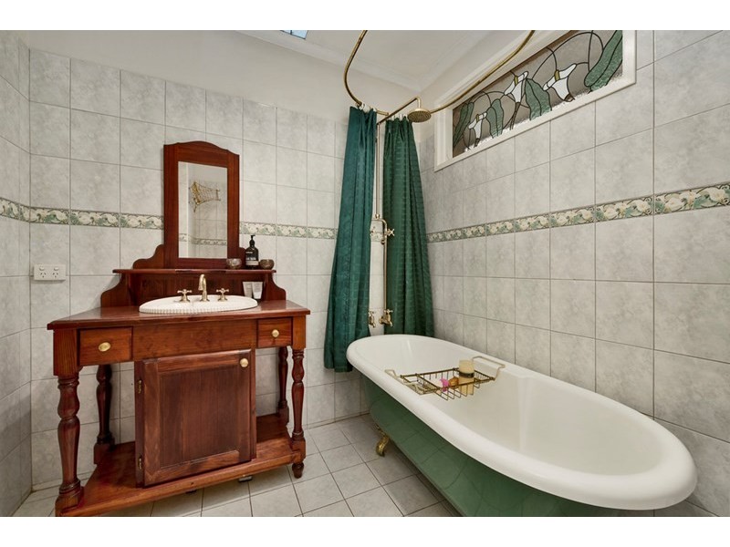 42 Kingswood Drive, Dingley Village VIC 3172