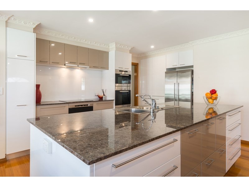 6 Fredman Court, Dingley Village VIC 3172