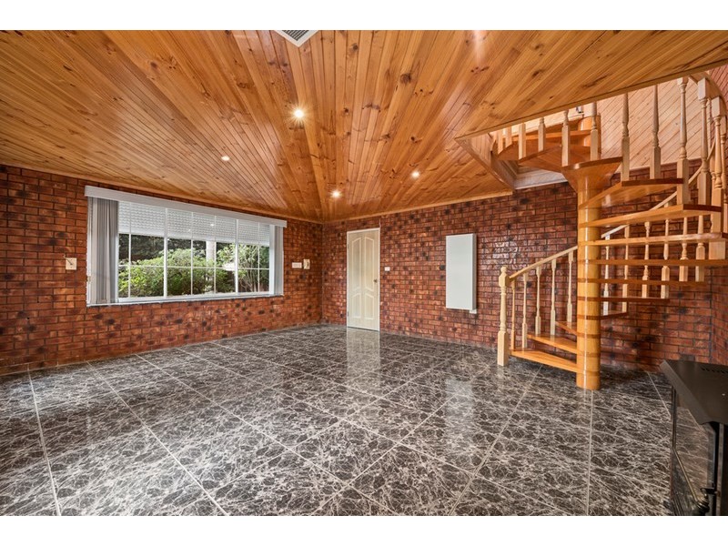 2 Minerva Crescent, Keilor Downs VIC 3038