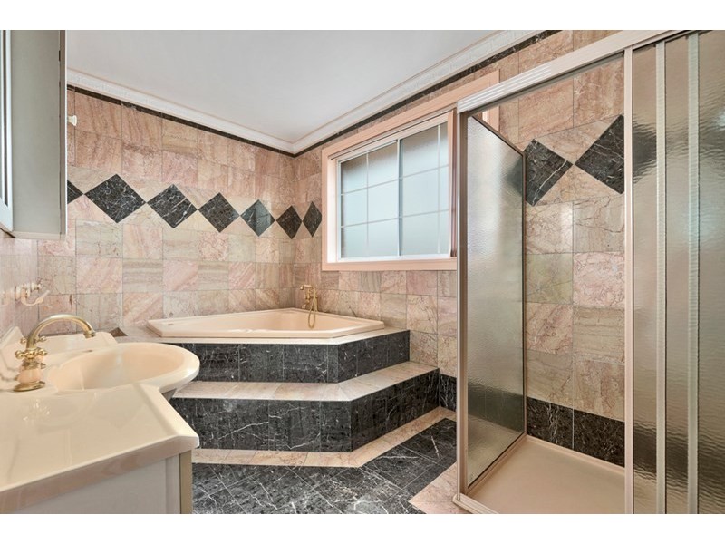2 Minerva Crescent, Keilor Downs VIC 3038