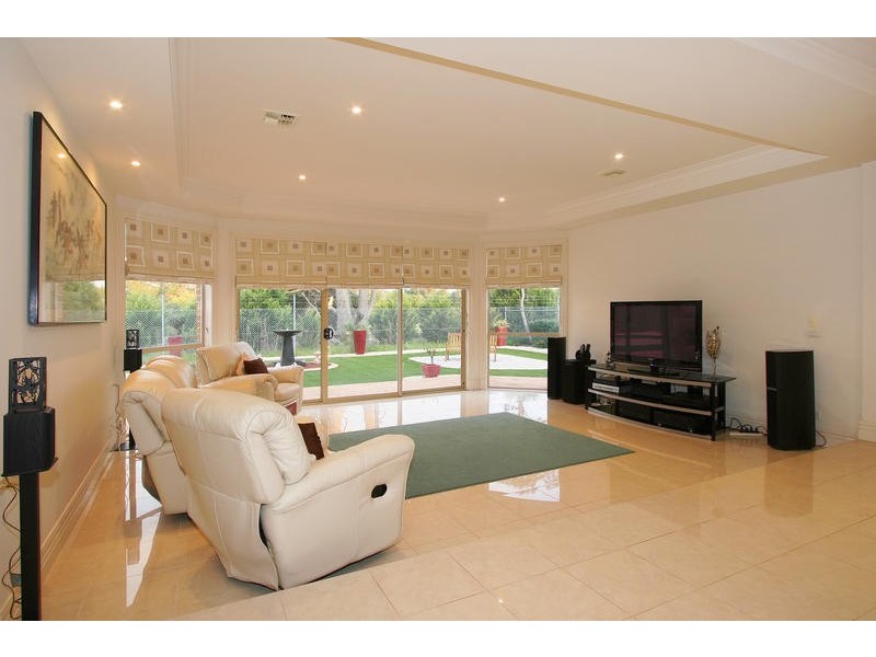 24 Christina Terrace, Dingley Village VIC 3172