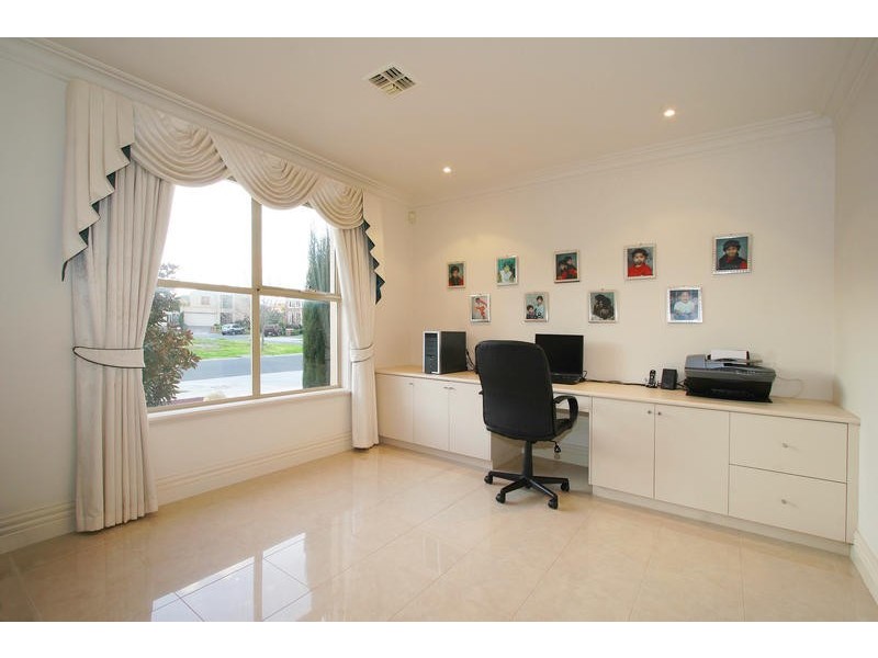 24 Christina Terrace, Dingley Village VIC 3172