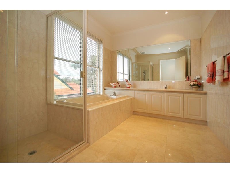 24 Christina Terrace, Dingley Village VIC 3172