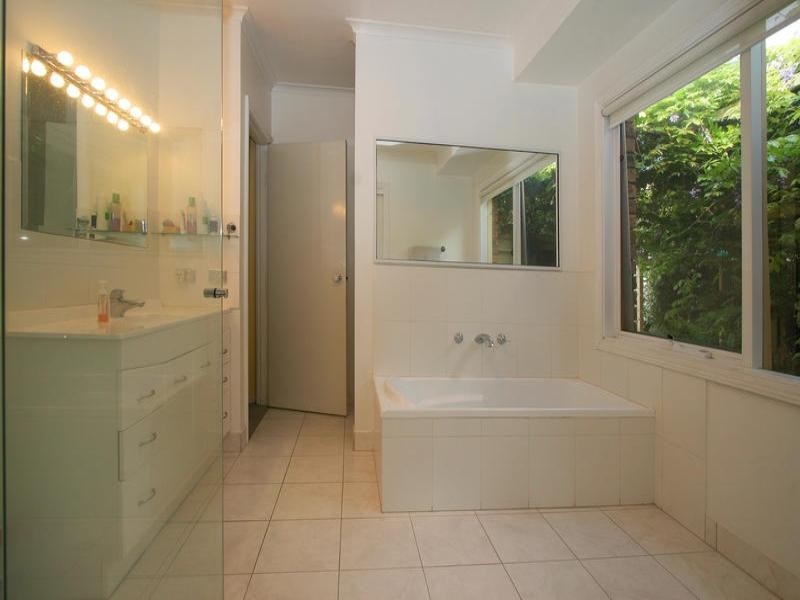 2 Emma Place, Dingley Village VIC 3172