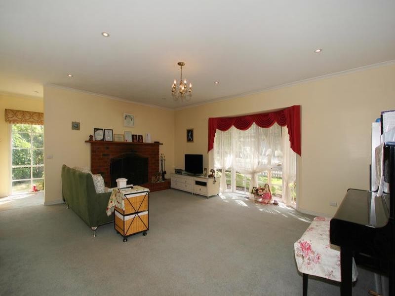 2 Emma Place, Dingley Village VIC 3172