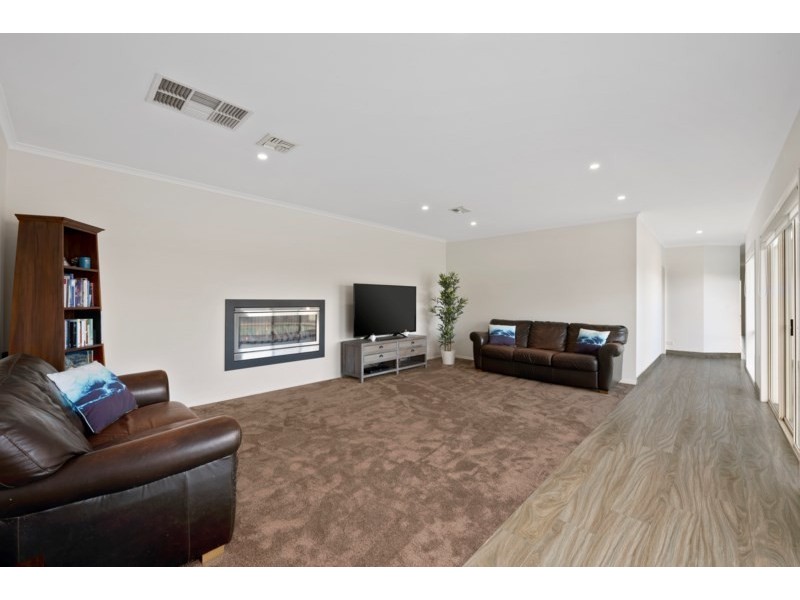 6 Roosevelt Court, Dingley Village VIC 3172