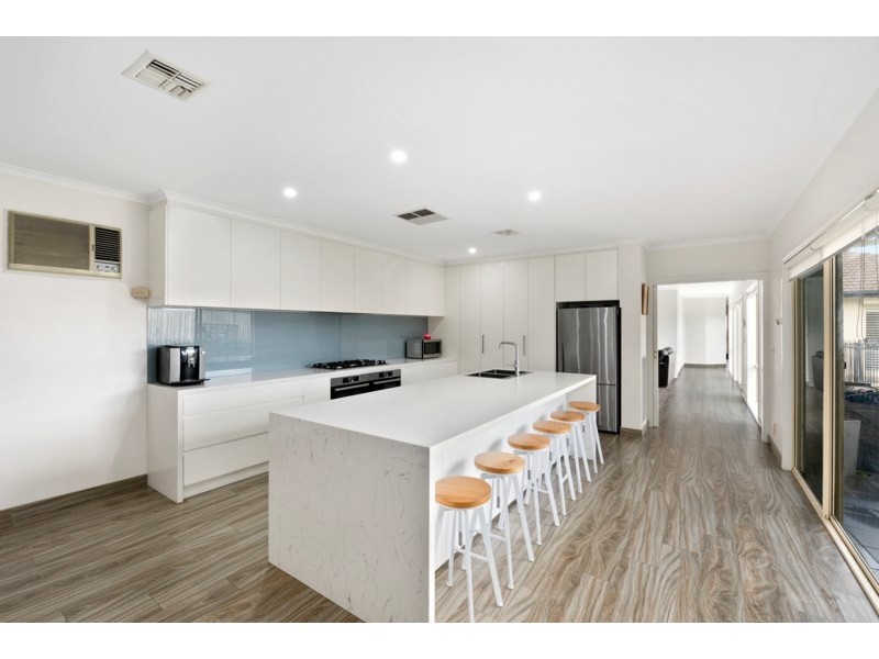 6 Roosevelt Court, Dingley Village VIC 3172