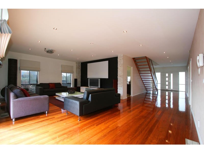27 Lake King Circle, Waterways VIC 3195