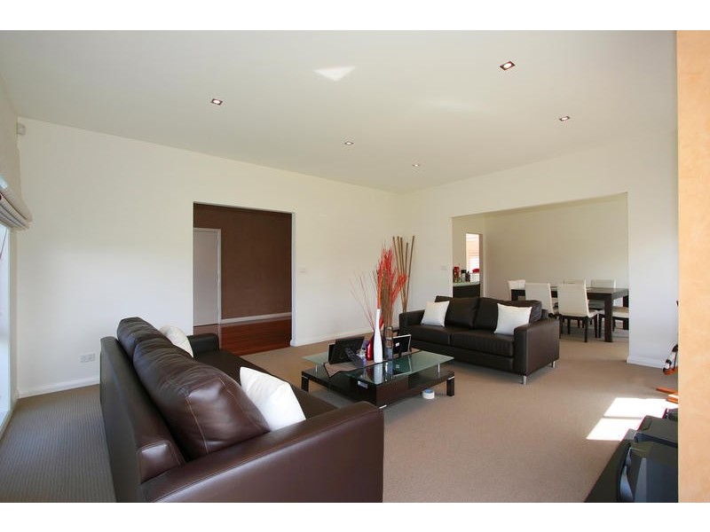 27 Lake King Circle, Waterways VIC 3195