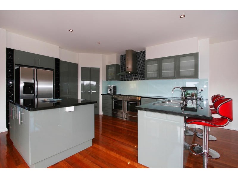 27 Lake King Circle, Waterways VIC 3195