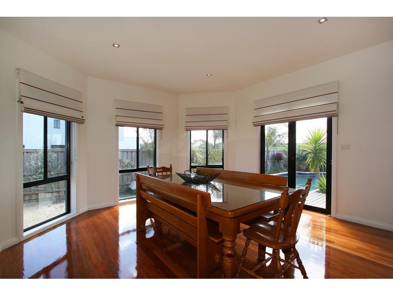 27 Lake King Circle, Waterways VIC 3195