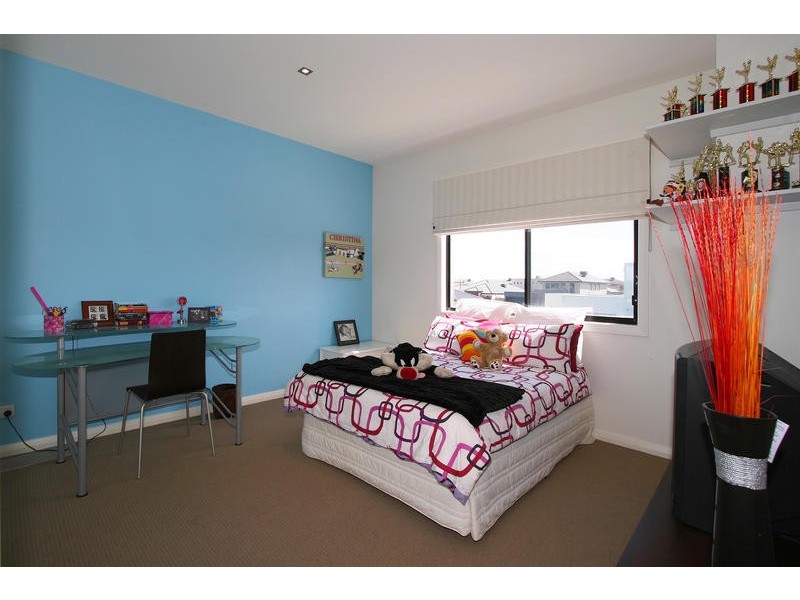 27 Lake King Circle, Waterways VIC 3195