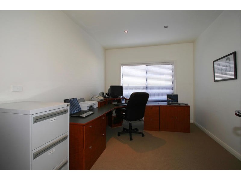 27 Lake King Circle, Waterways VIC 3195