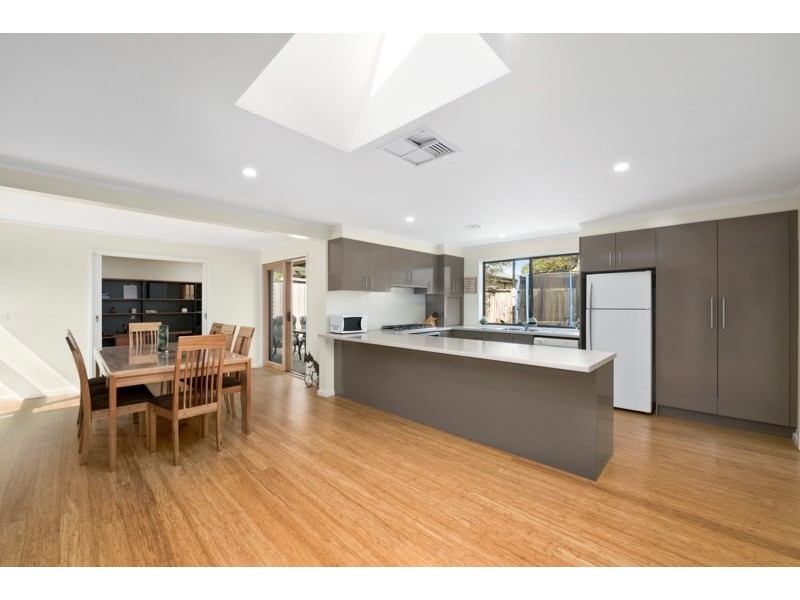 6 Lord Avenue, Dingley Village VIC 3172