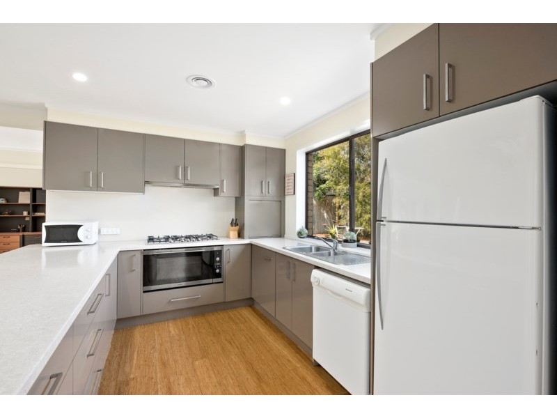 6 Lord Avenue, Dingley Village VIC 3172