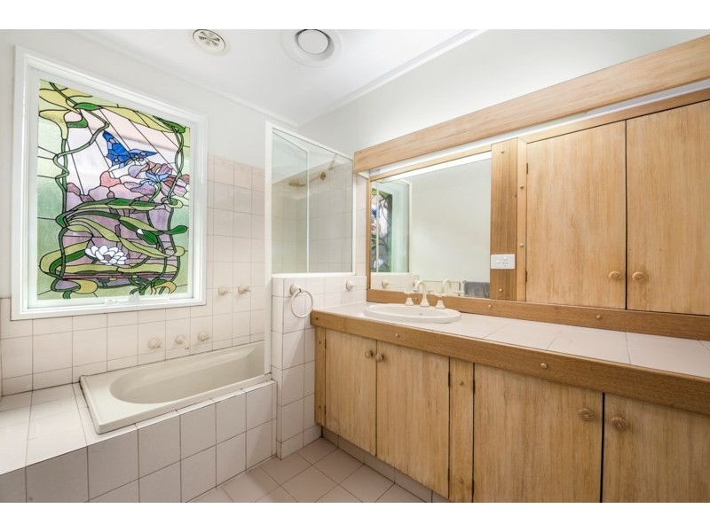 6 Lord Avenue, Dingley Village VIC 3172