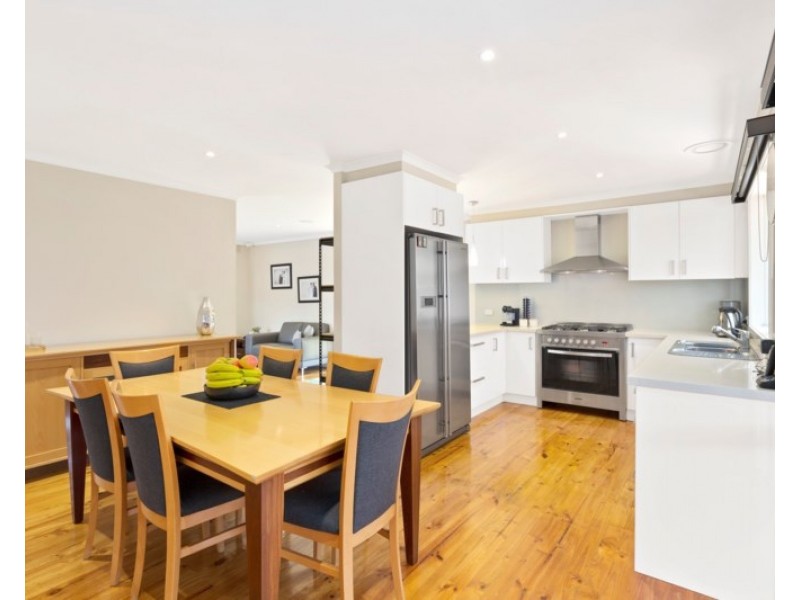 4 Sandleford Place, Dingley Village VIC 3172