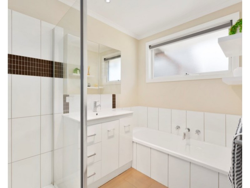 4 Sandleford Place, Dingley Village VIC 3172