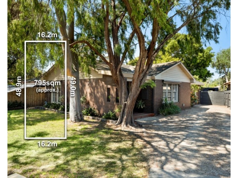 8 Rhoda Street, Dingley Village VIC 3172