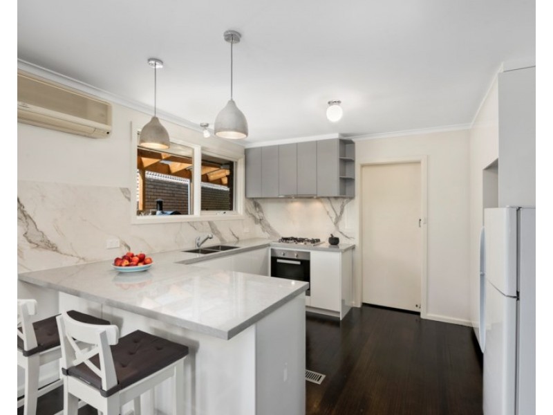 8 Rhoda Street, Dingley Village VIC 3172