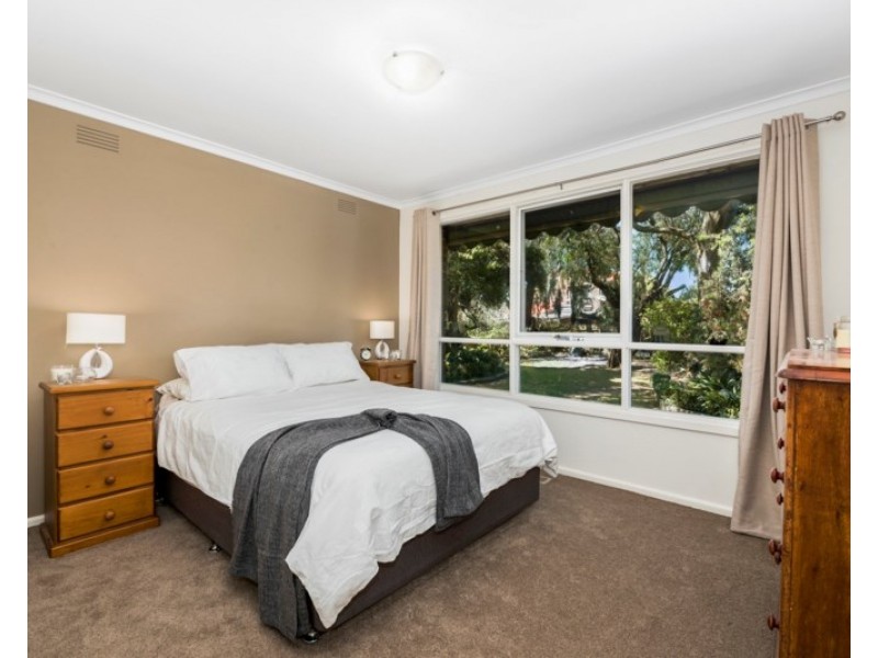 8 Rhoda Street, Dingley Village VIC 3172