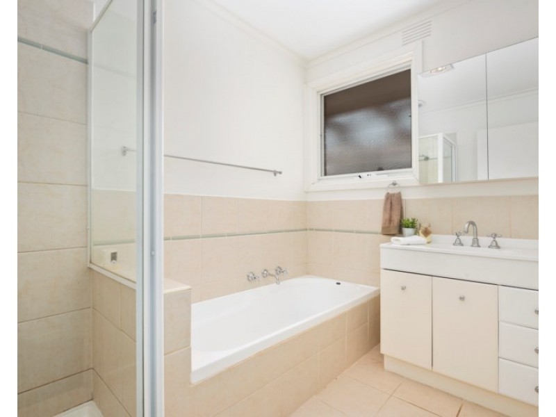 8 Rhoda Street, Dingley Village VIC 3172