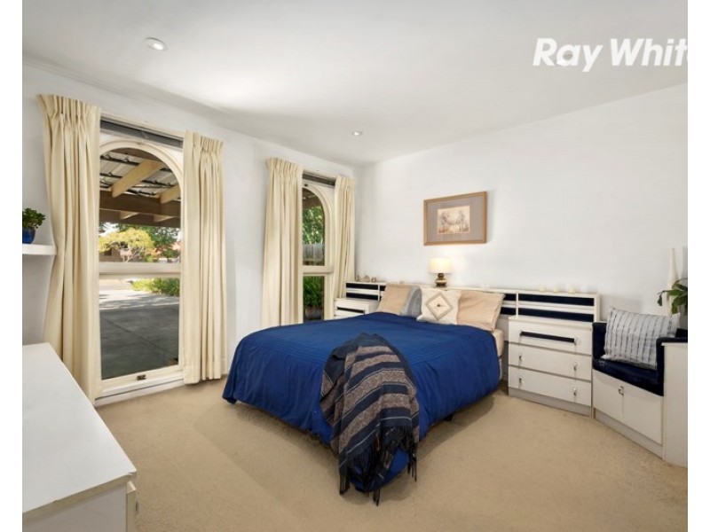 12 Golf Links Crescent, Dingley Village VIC 3172