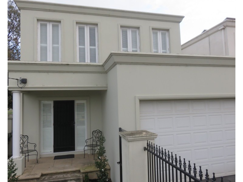 1/2 Fernhill Drive, Dingley Village VIC 3172