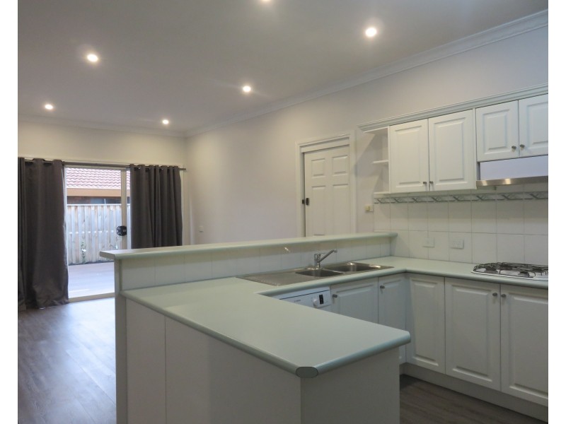 1/2 Fernhill Drive, Dingley Village VIC 3172