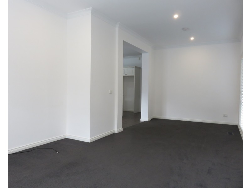 1/2 Fernhill Drive, Dingley Village VIC 3172