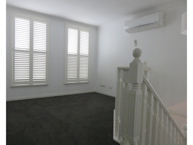 1/2 Fernhill Drive, Dingley Village VIC 3172