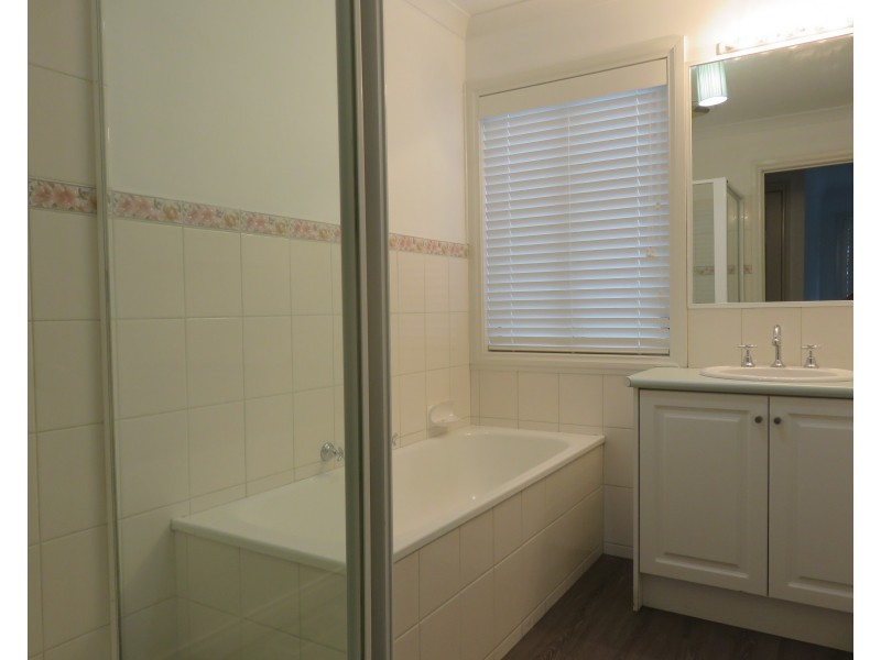 1/2 Fernhill Drive, Dingley Village VIC 3172