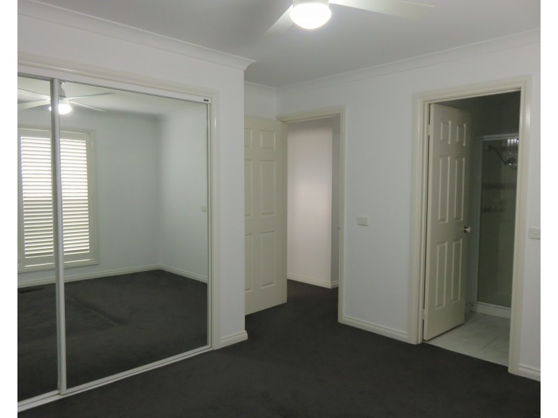 1/2 Fernhill Drive, Dingley Village VIC 3172