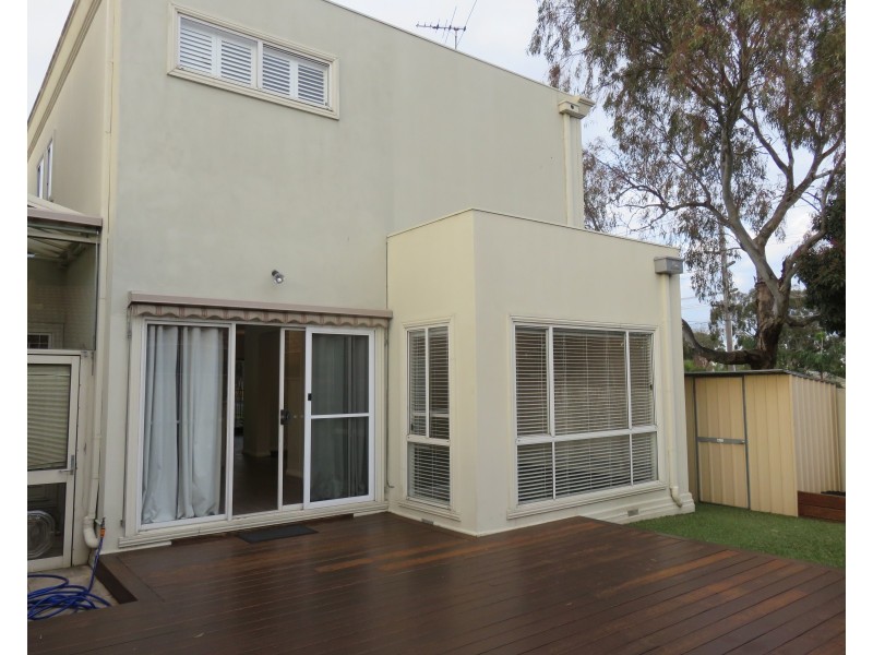 1/2 Fernhill Drive, Dingley Village VIC 3172