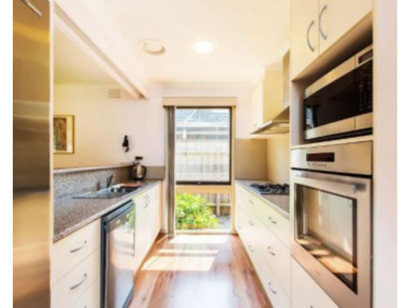 18 Golfwood Close, Dingley Village VIC 3172