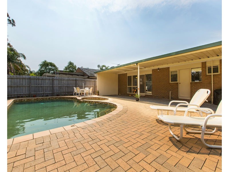 18 Golfwood Close, Dingley Village VIC 3172