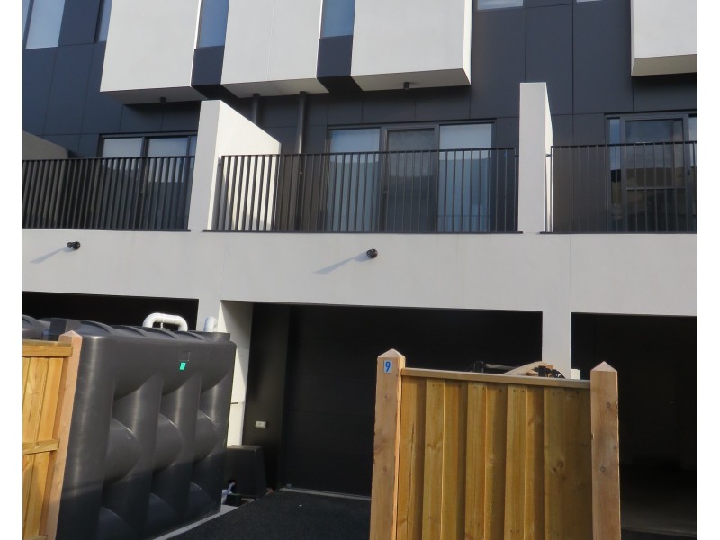 9/27 Hornsby Street, Dandenong VIC 3175