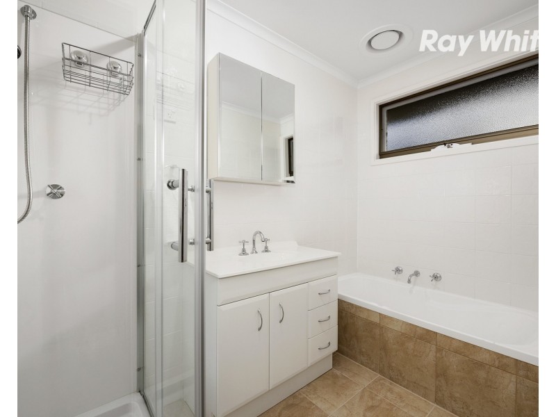 11 Seaton Drive, Dingley Village VIC 3172