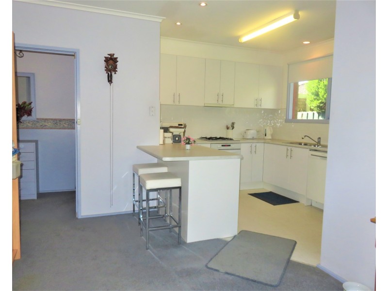 16 Pickworth Drive, Dingley Village VIC 3172