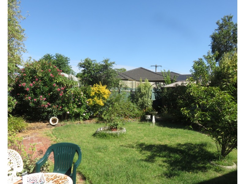 16 Pickworth Drive, Dingley Village VIC 3172