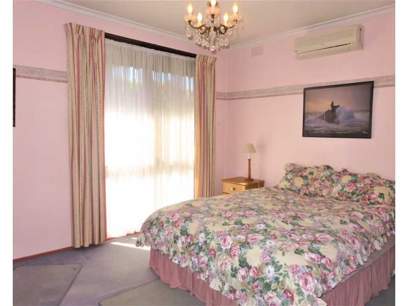 16 Pickworth Drive, Dingley Village VIC 3172