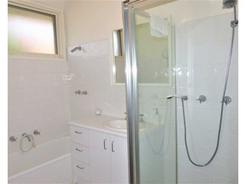 16 Pickworth Drive, Dingley Village VIC 3172