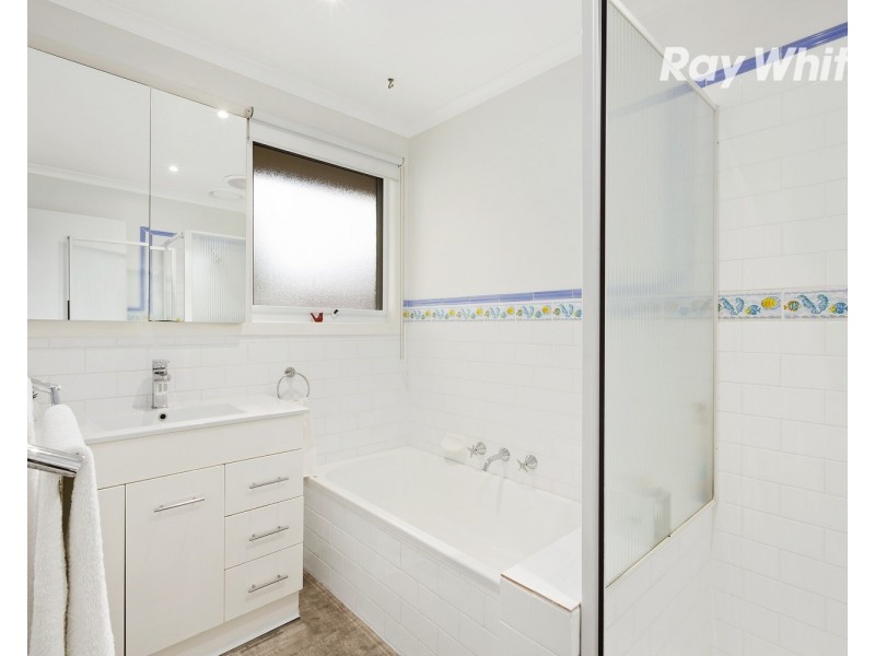 5 Golfwood Close, Dingley Village VIC 3172